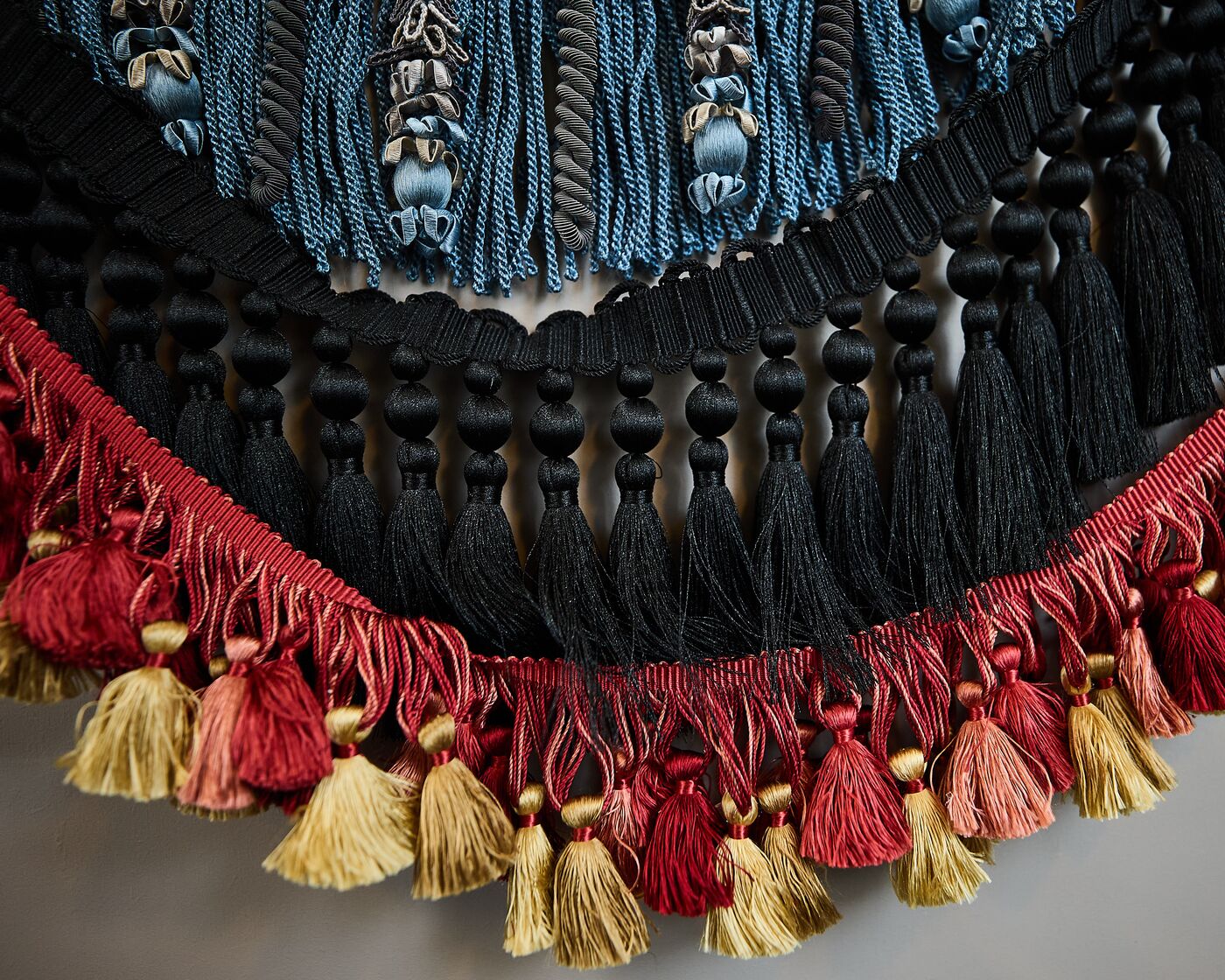Franges et passementeries choisies à l'atelier