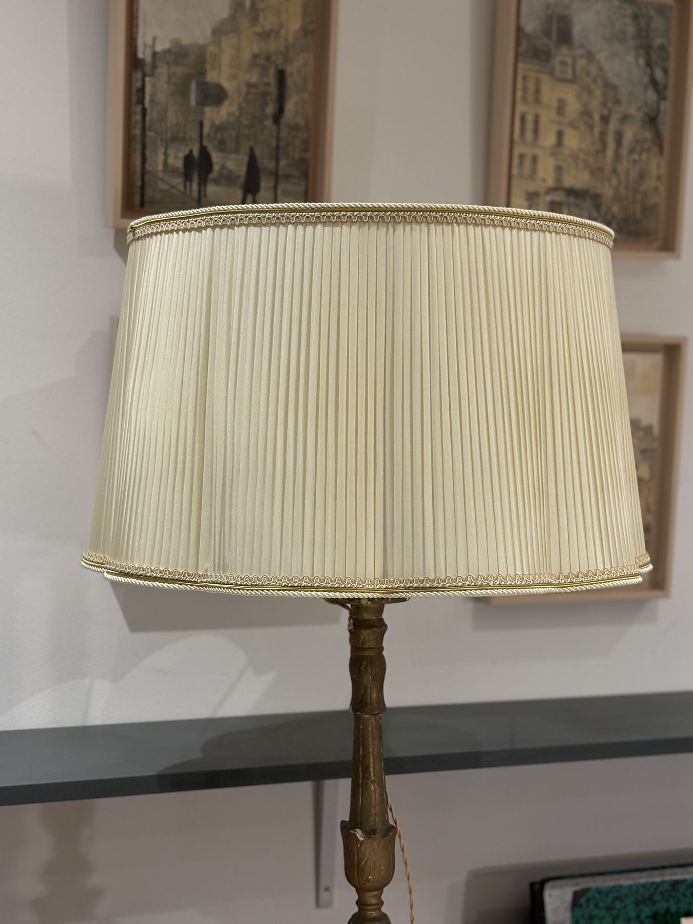 Lampe en laiton et son abat-jour