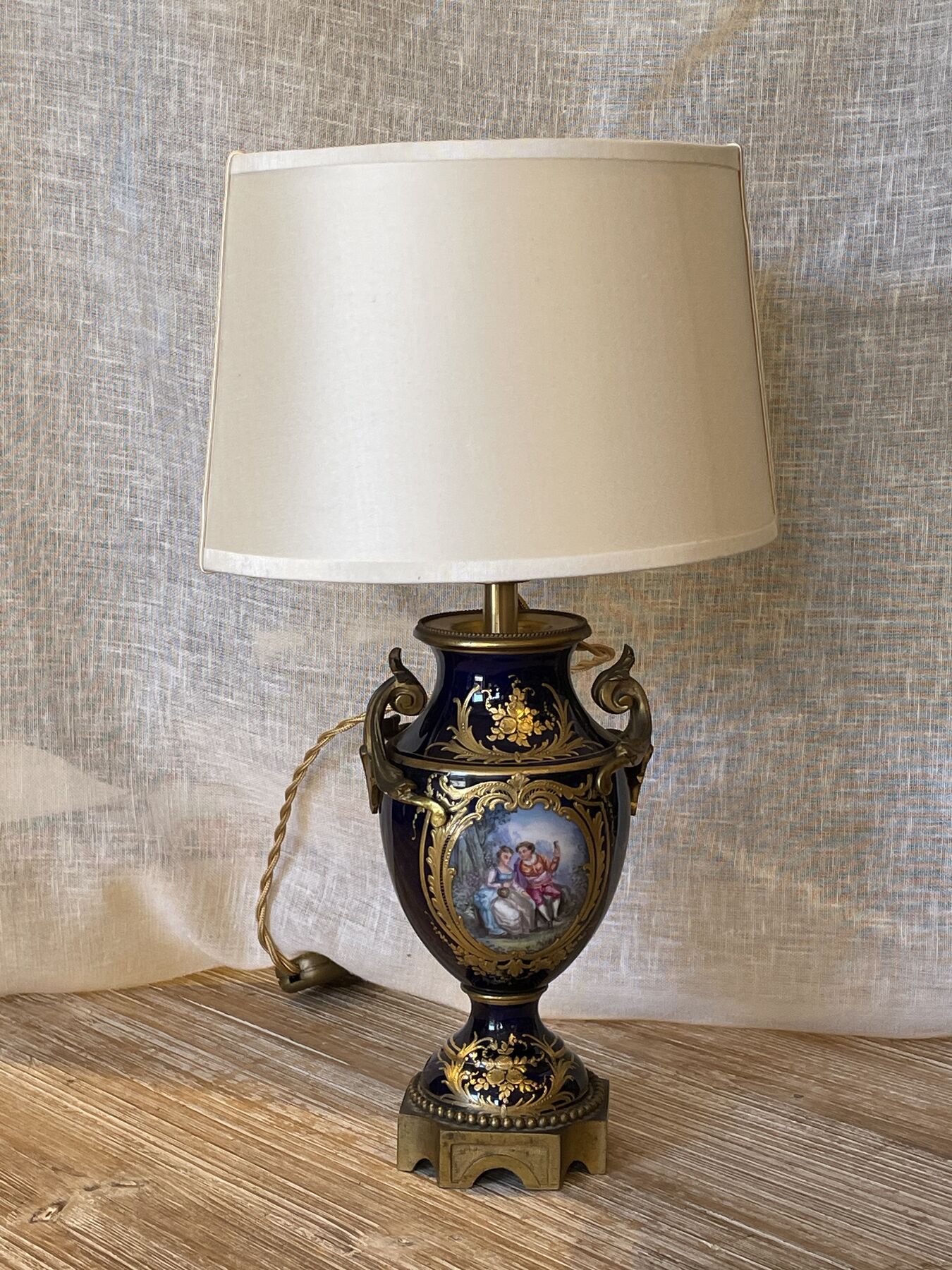 Lampe en porcelaine et abat-jour sur mesure